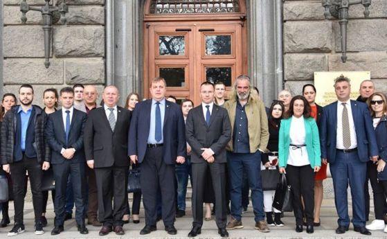 ВМРО върза Борисов и Петков в коалиция "Македония"